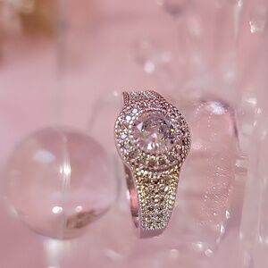 Moisenite and Sterling Silver Stunning Ring.